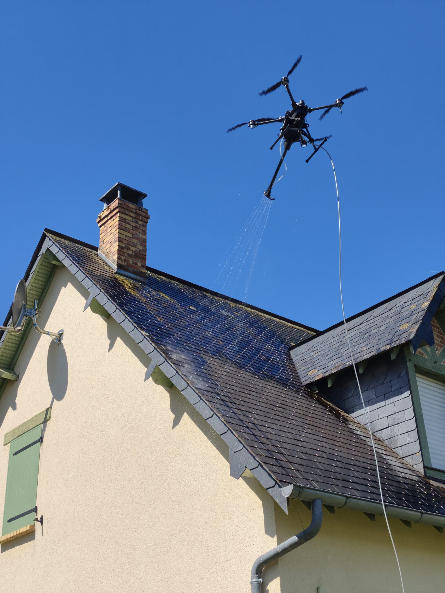 Nettoyage de toiture par drone à Gournay-en-Bray