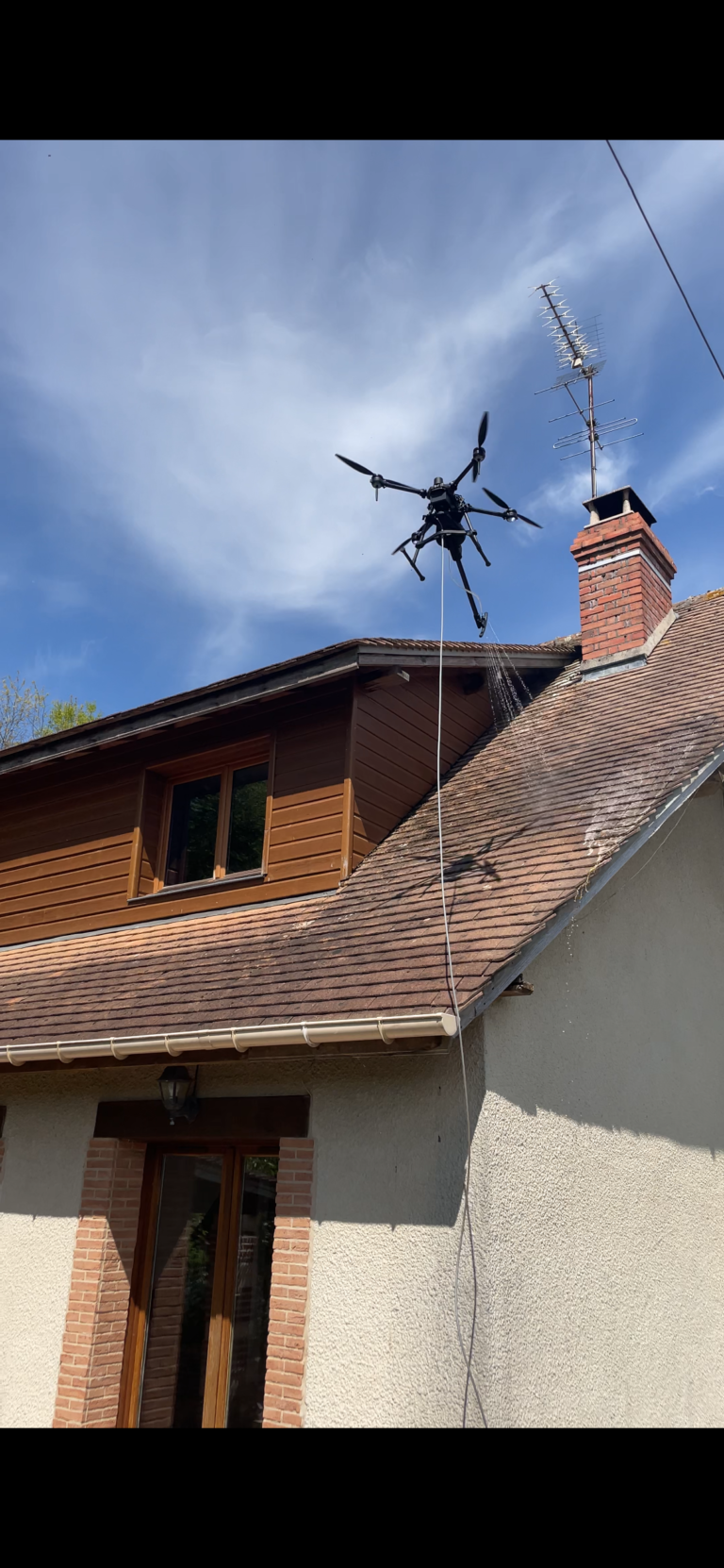 Nettoyage de toiture par drone à Forges-les-Eaux
