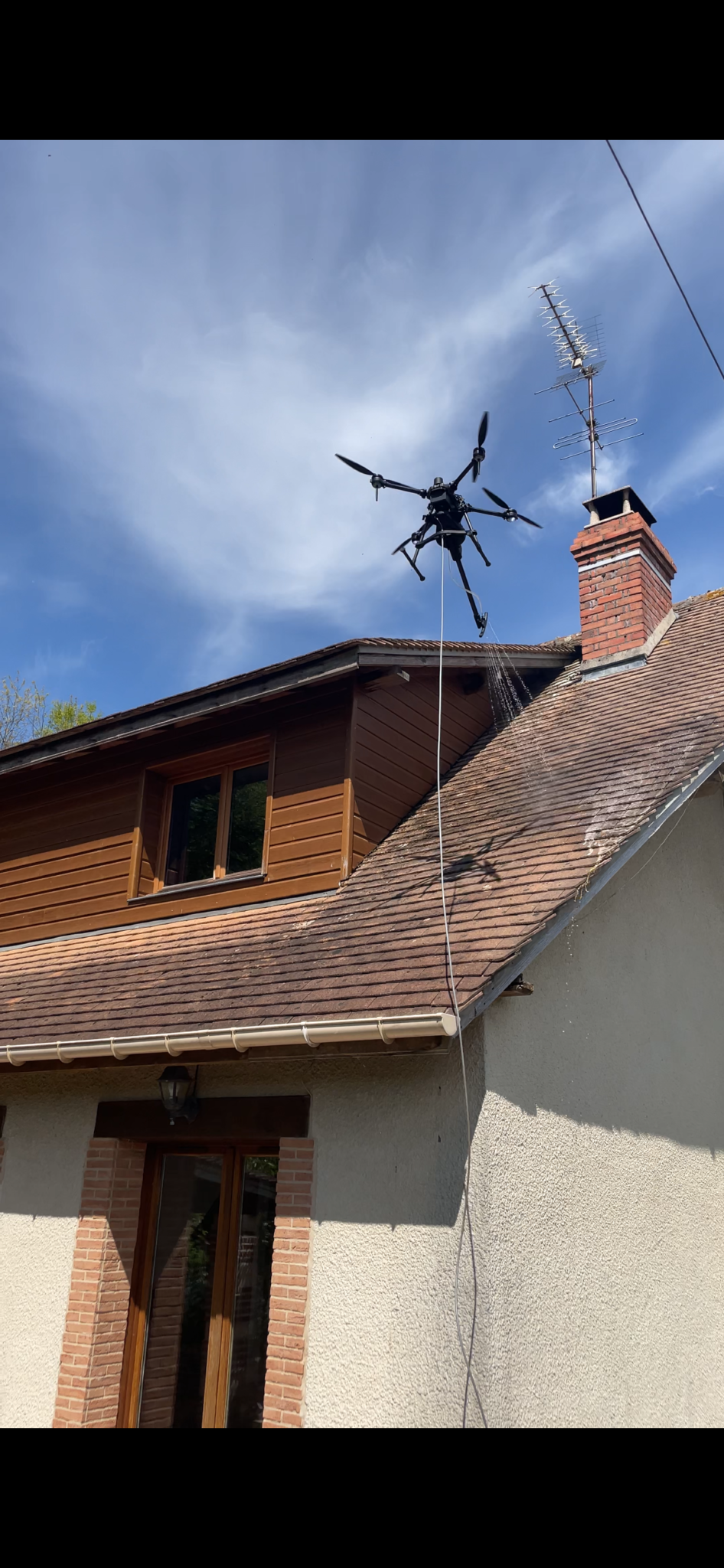 Nettoyage de toiture par drone à Forges-les-Eaux